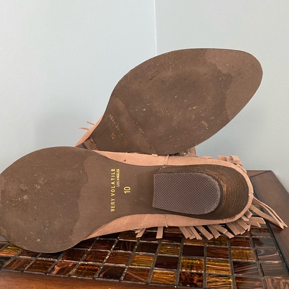 Very volatile fringe ankle boots - Picture 2 of 7